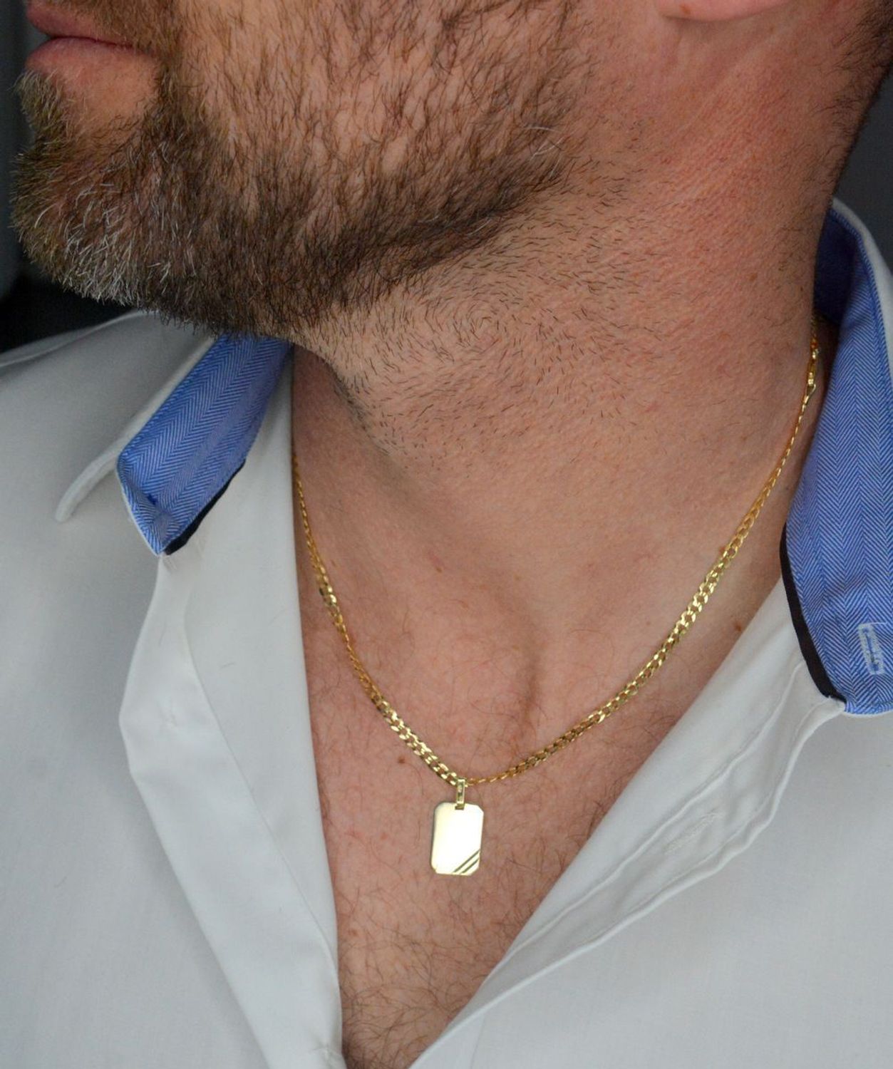 Złota zawieszka 375 gładka blaszka nieśmiertelnik ZA 6387B 375 Wisiorek został wykonany z wysokiej jakości złota próby 375. Złoto to jeden z najpopularniejszych kruszców, cenione przez kobiety na całym świecie 1.jpg